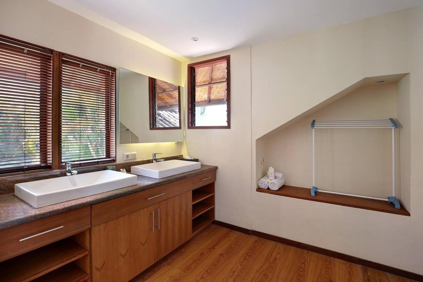 Super Value 4 Bedroom, Walk To Bintang Supermarket Seminyak Eksteriør billede