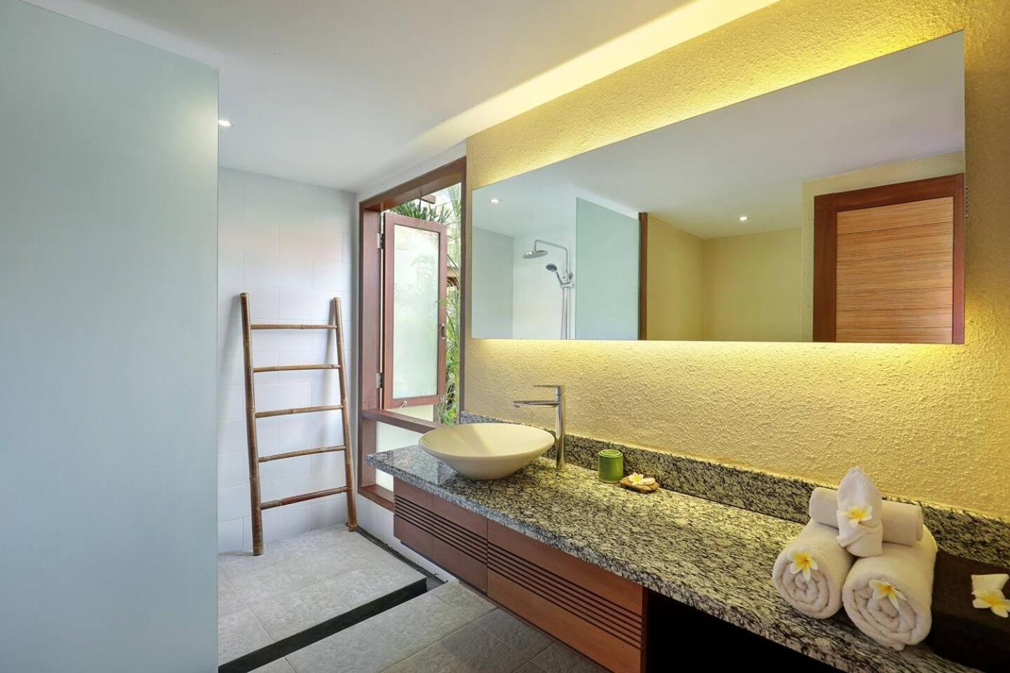 Super Value 4 Bedroom, Walk To Bintang Supermarket Seminyak Eksteriør billede